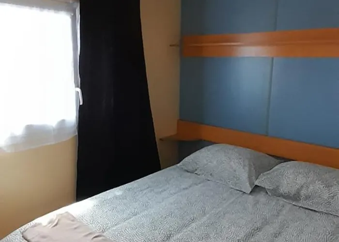 Mobil Home Cosy Au Coeur Du Camping Pedro مكان تخييم *